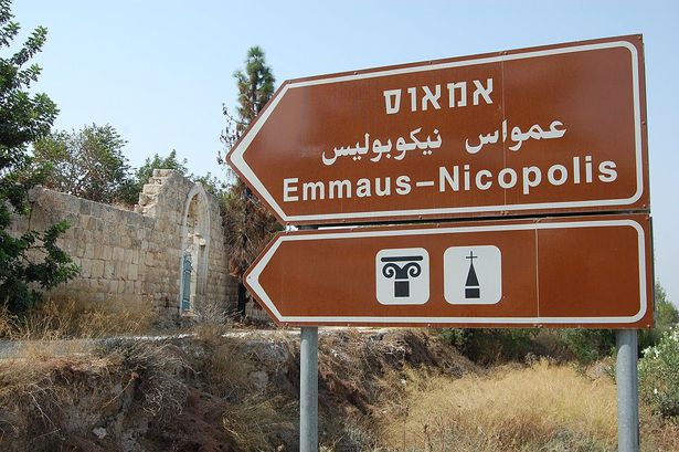 Straßenschild Emmaus-Nicopolis