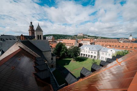 Solarziegel auf dem fertigen Dach