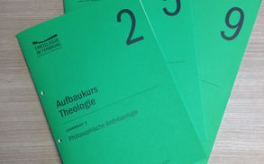 Seit Studieneinstieg Oktober 2016 erhalten die Fernstudierenden ausschließlich Lehrbriefe des gänzlich revidierten Aufbaukurses Theologie.